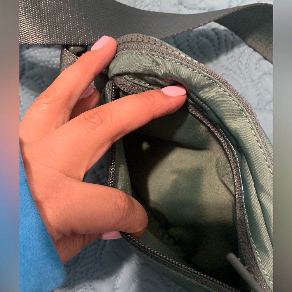 Lululemon Everywhere Belt Bag 1L - Picture 10 of 10